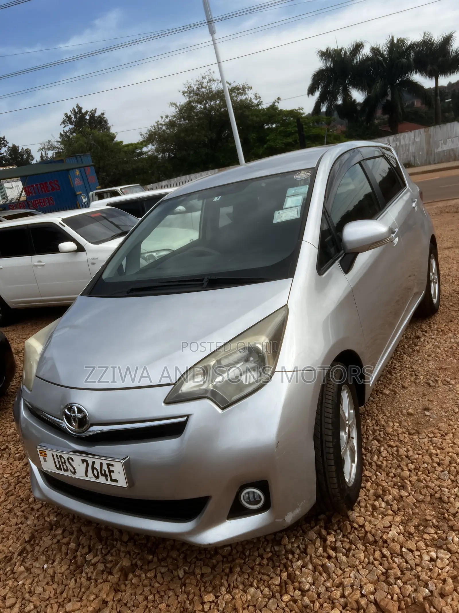 Toyota Ractis 1.5 FWD 2012 Silver