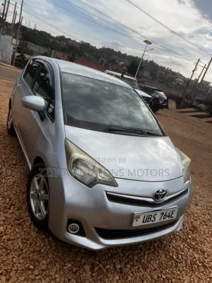 Toyota Ractis 1.5 FWD 2012 Silver