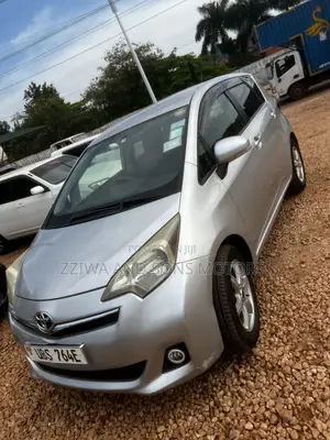 Toyota Ractis 1.5 FWD 2012 Silver