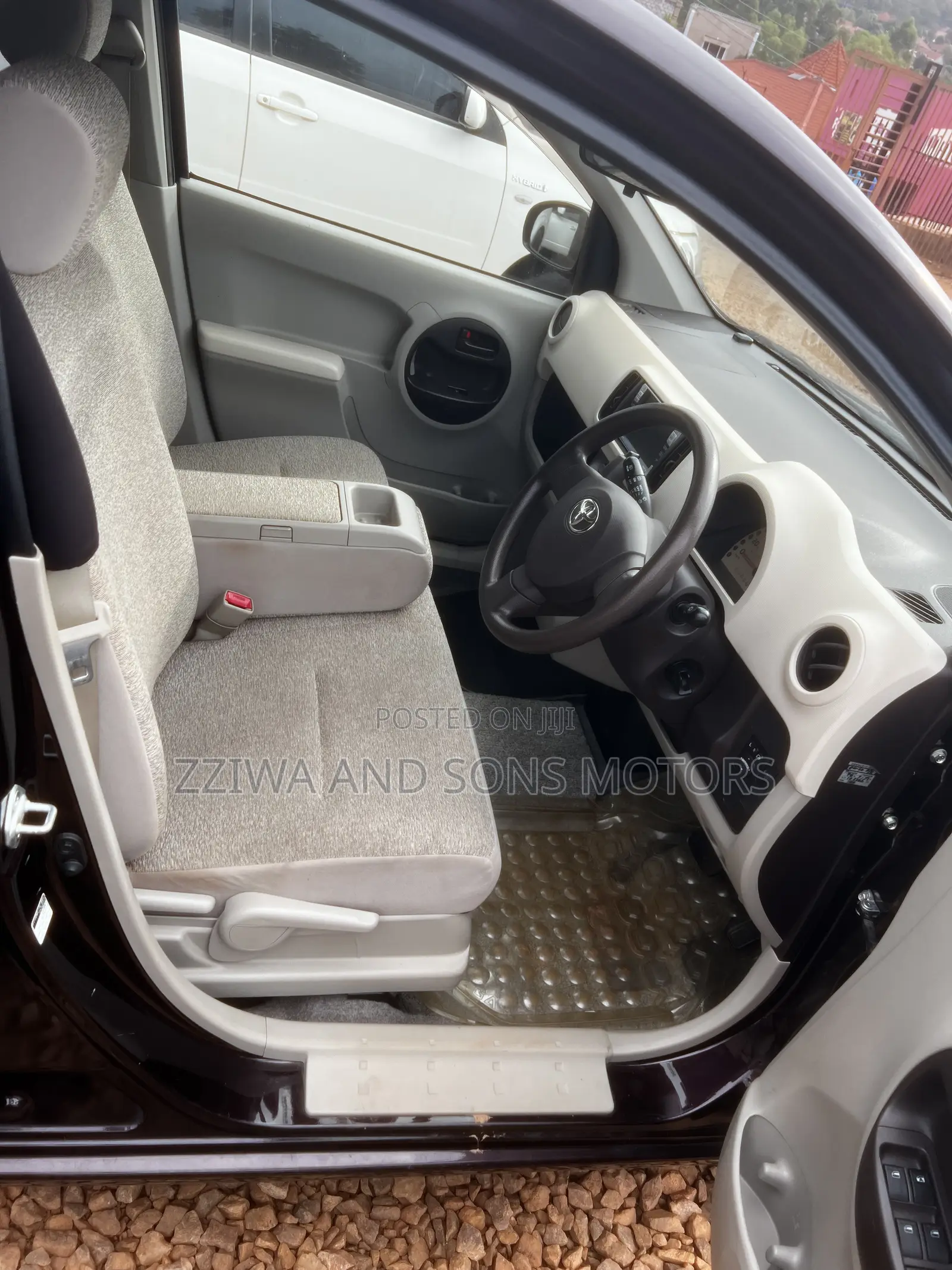 Toyota Passo 1.3 FWD 2011 Maroon