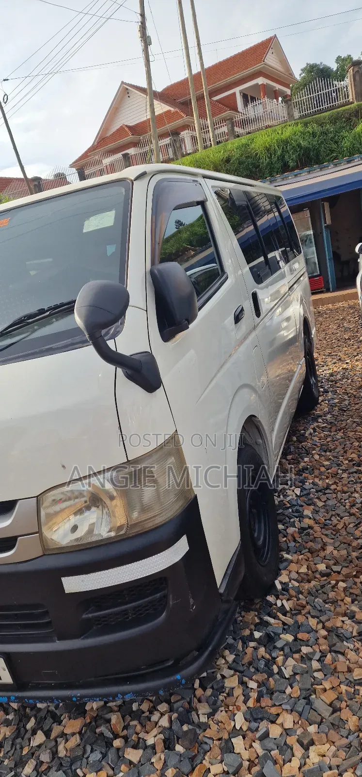 Toyota Grand HiAce G 3.0 Diesel Turbo RWD 8-Seater 2002 White