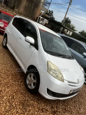 Toyota Passo Sette 1.5 AWD 2010 White
