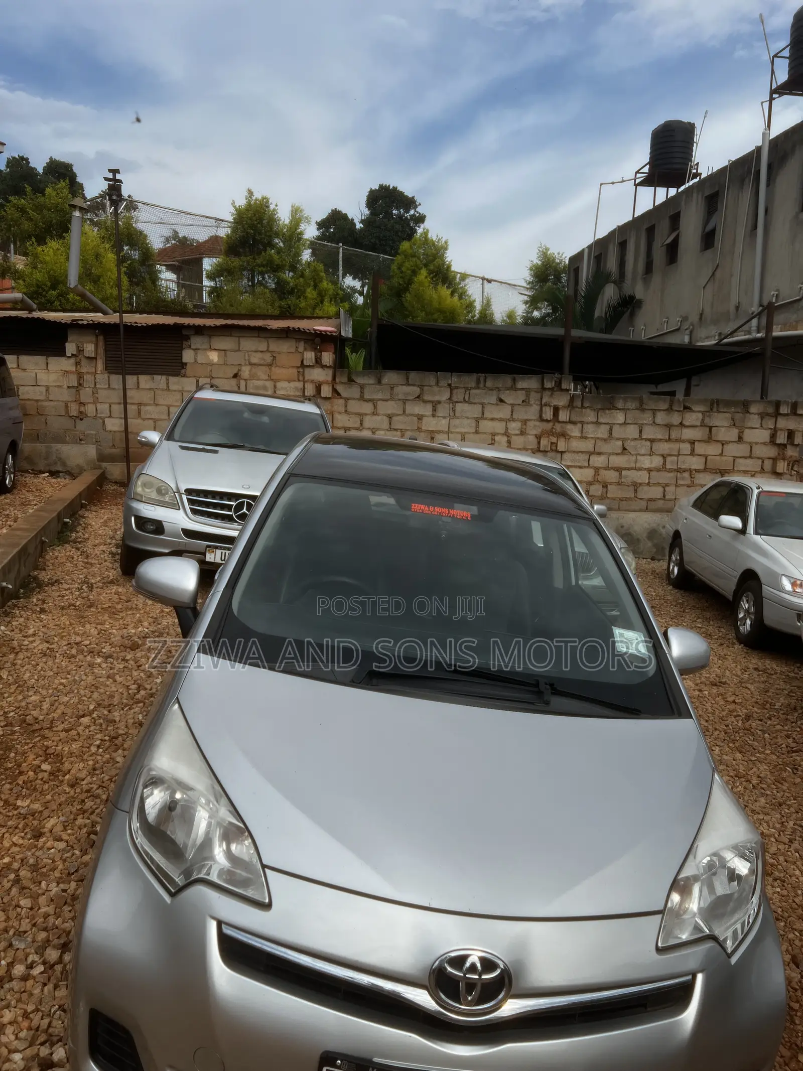 Toyota Ractis 1.5 AWD 2015 Silver
