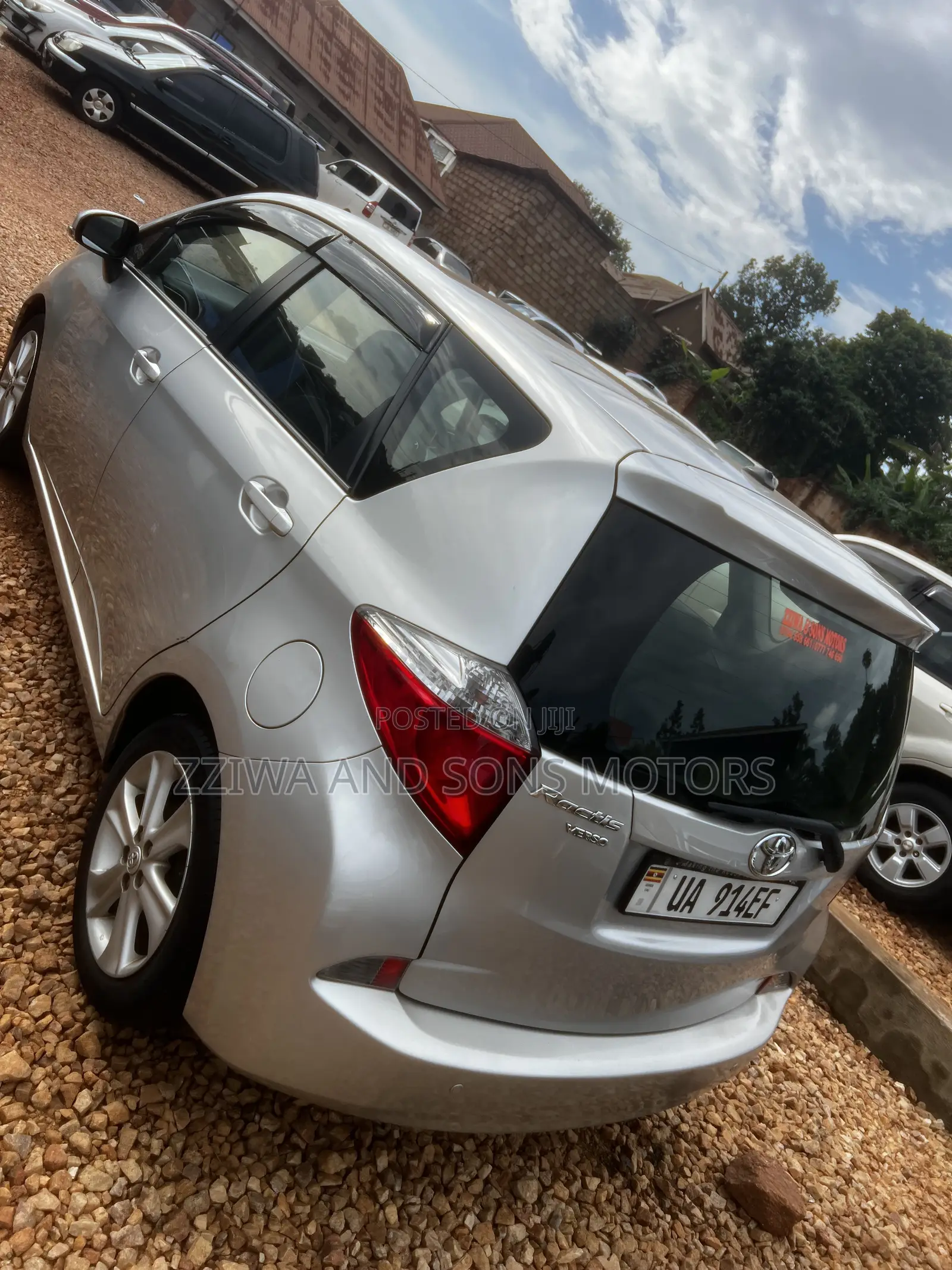 Toyota Ractis 1.5 AWD 2015 Silver