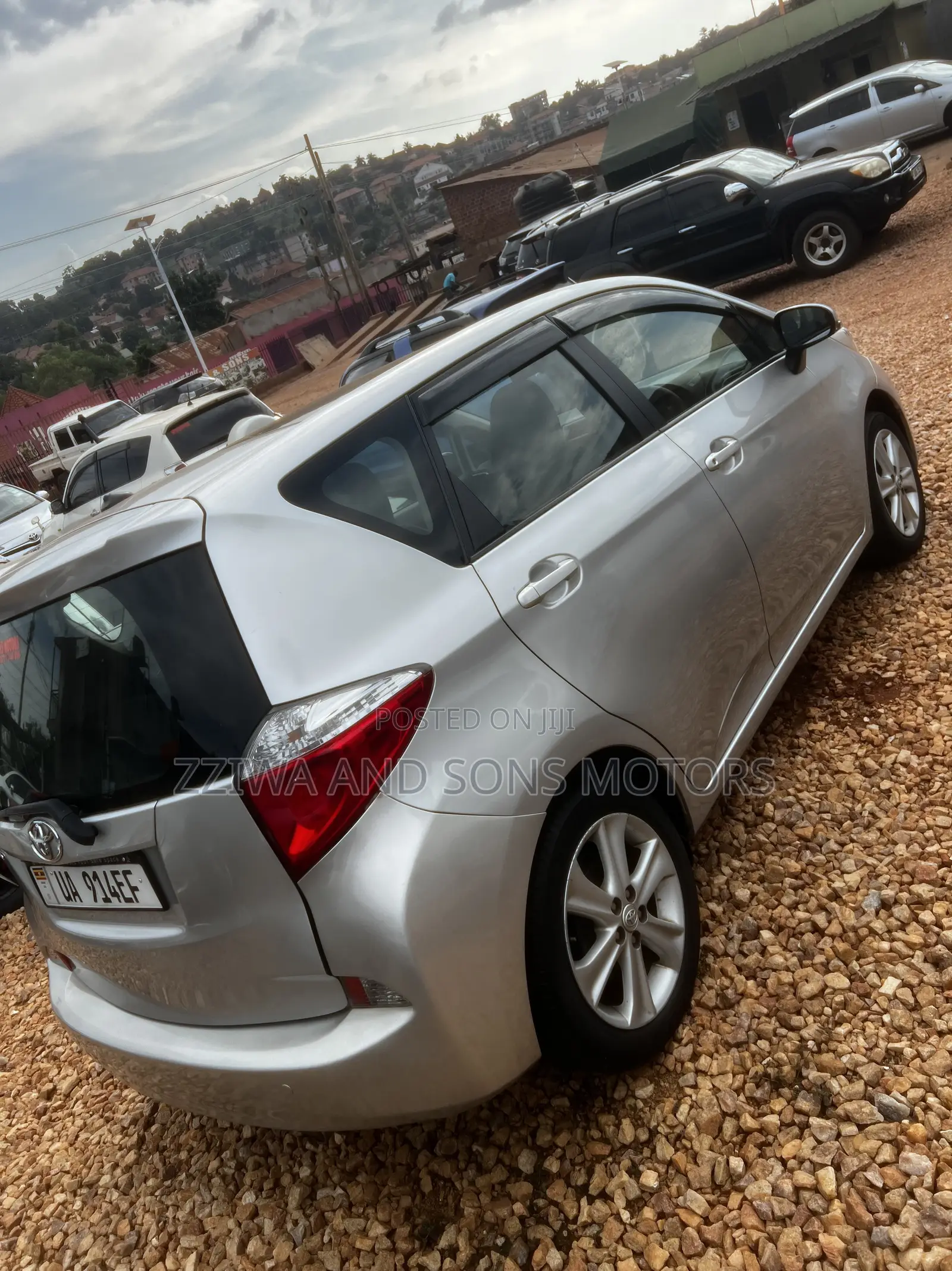 Toyota Ractis 1.5 AWD 2015 Silver