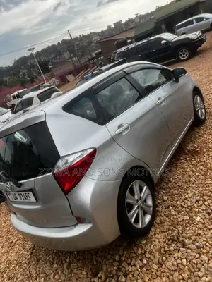 Toyota Ractis 1.5 AWD 2015 Silver