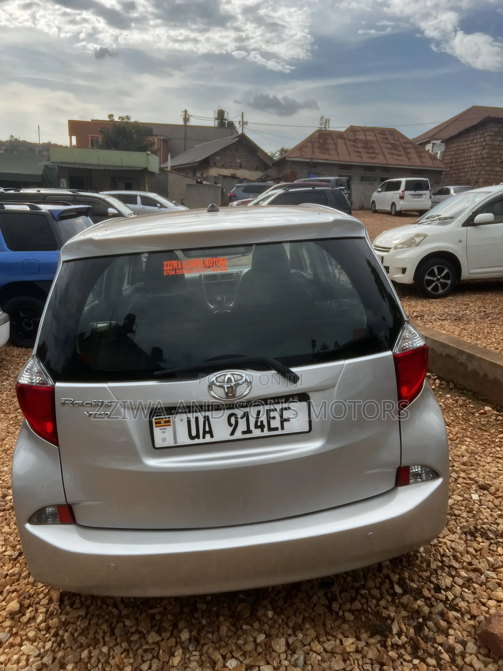 Toyota Ractis 1.5 AWD 2015 Silver