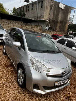 Toyota Ractis 1.5 AWD 2015 Silver