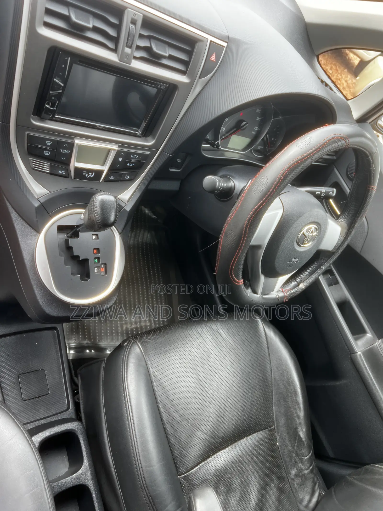 Toyota Ractis 1.5 AWD 2015 Silver