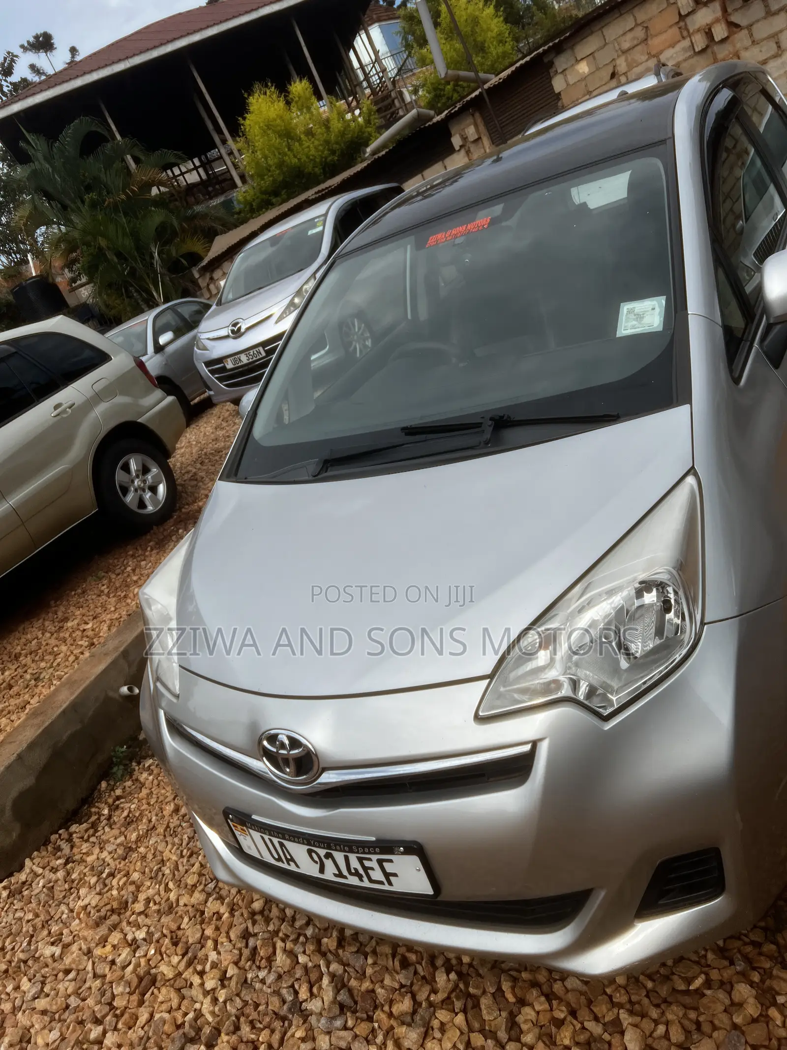 Toyota Ractis 1.5 AWD 2015 Silver