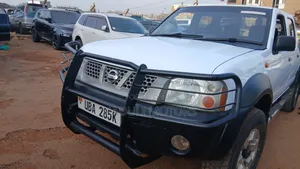 Nissan Hardbody 2400i Double Cab 4x4 2005 White