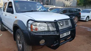 Nissan Hardbody 2400i Double Cab 4x4 2005 White