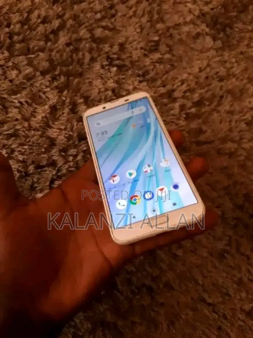 Sharp Aquos Sense 2 SHV43 32 GB Gold