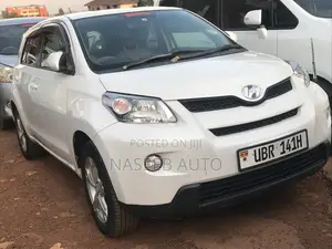 Toyota IST 2009 White