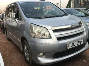 Toyota Noah 2008 Silver