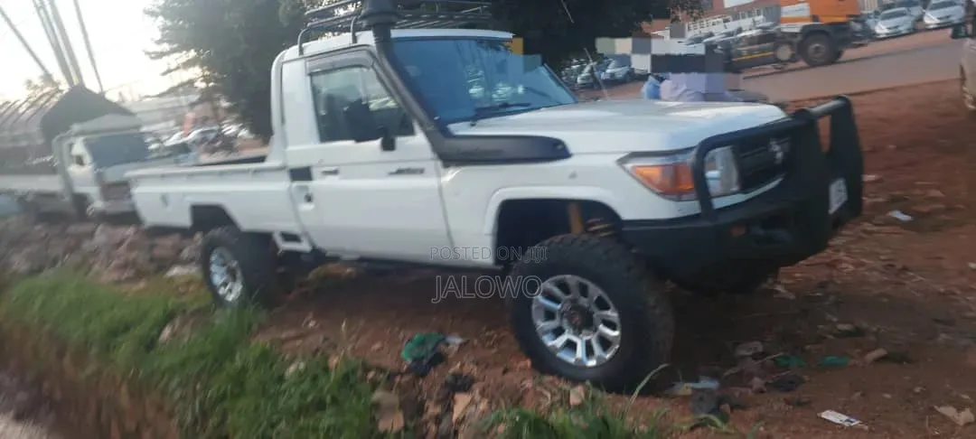 Toyota Land Cruiser 2015 White