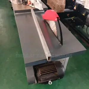 Wood Working Machine With Circular Saw