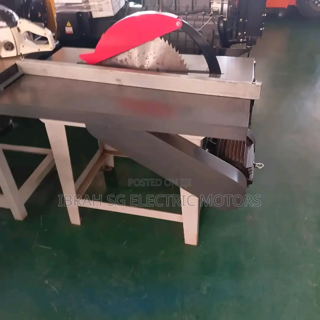 Wood Working Machine With Circular Saw