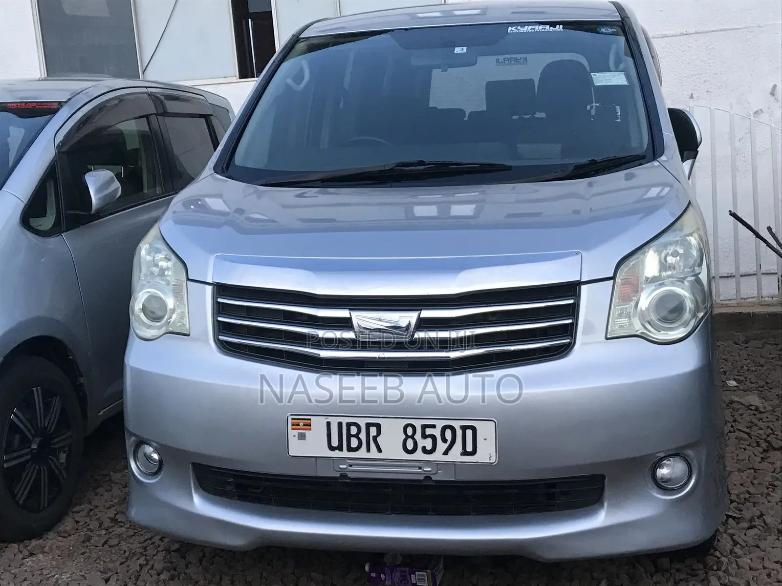 Toyota Noah 2011 Silver