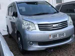 Toyota Noah 2011 Silver