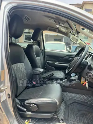 Mitsubishi L200 2022 Silver