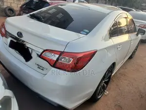 Subaru Legacy 2.5i Premium AWD 2017 White