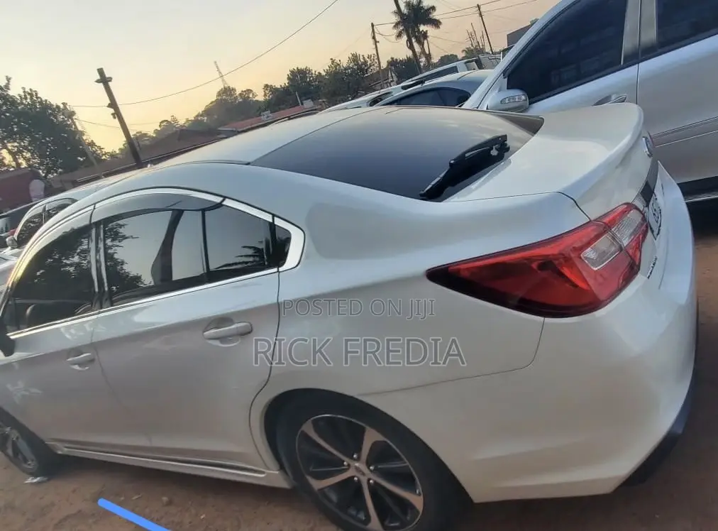 Subaru Legacy 2.5i Premium AWD 2017 White