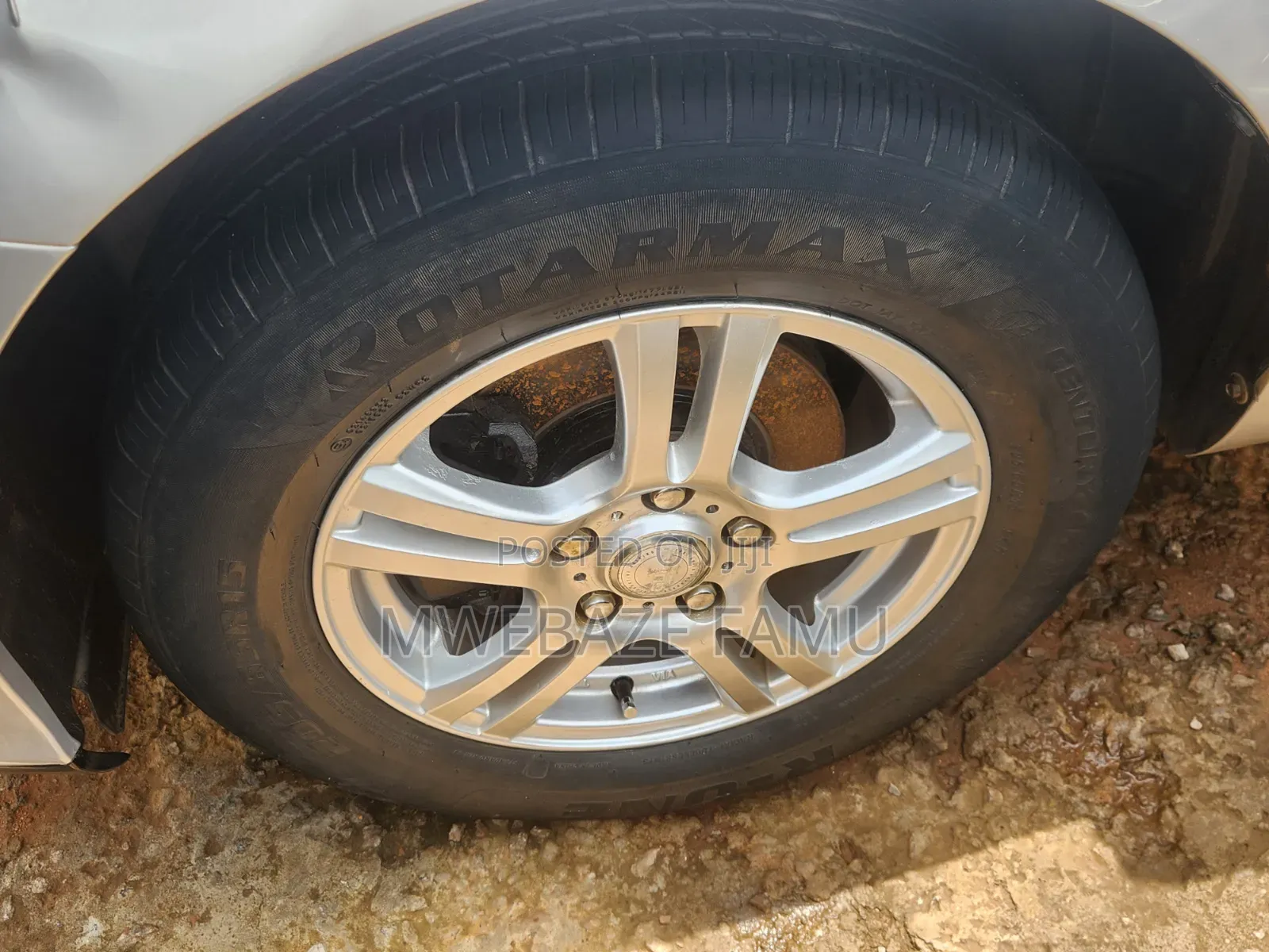 Toyota Auris 2011 Silver