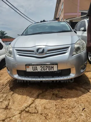 Toyota Auris 2011 Silver
