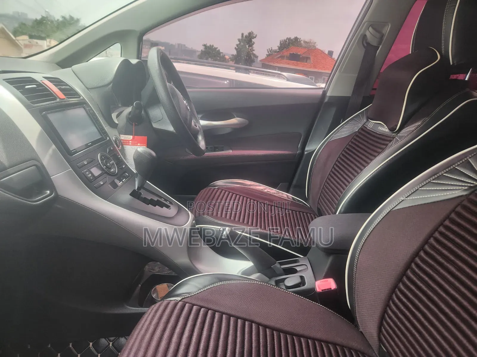 Toyota Auris 2011 Silver