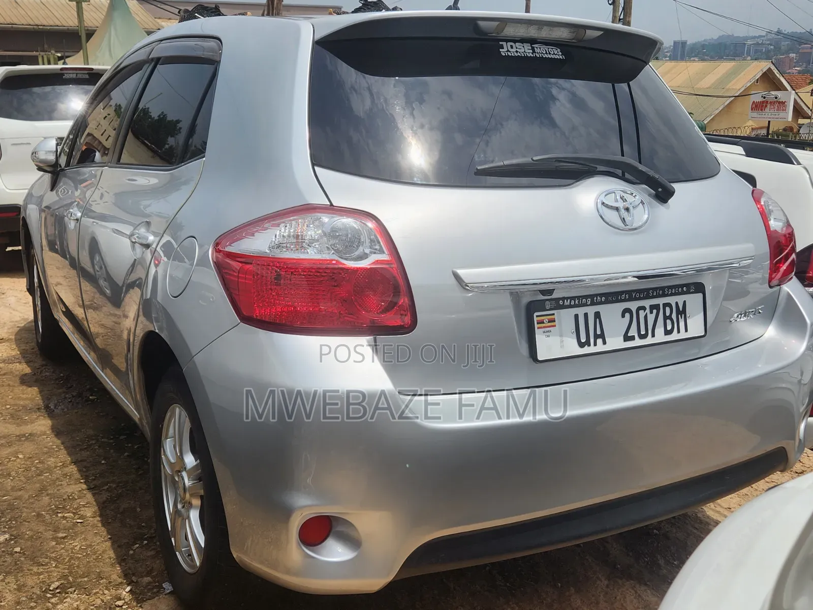 Toyota Auris 2011 Silver