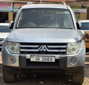 Mitsubishi Pajero 3.0 2009 Silver