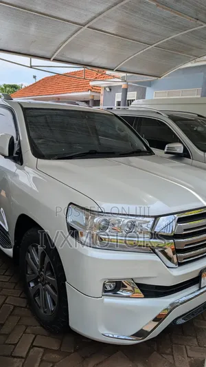 Toyota Land Cruiser 4.5 V8 VXR 2017 White