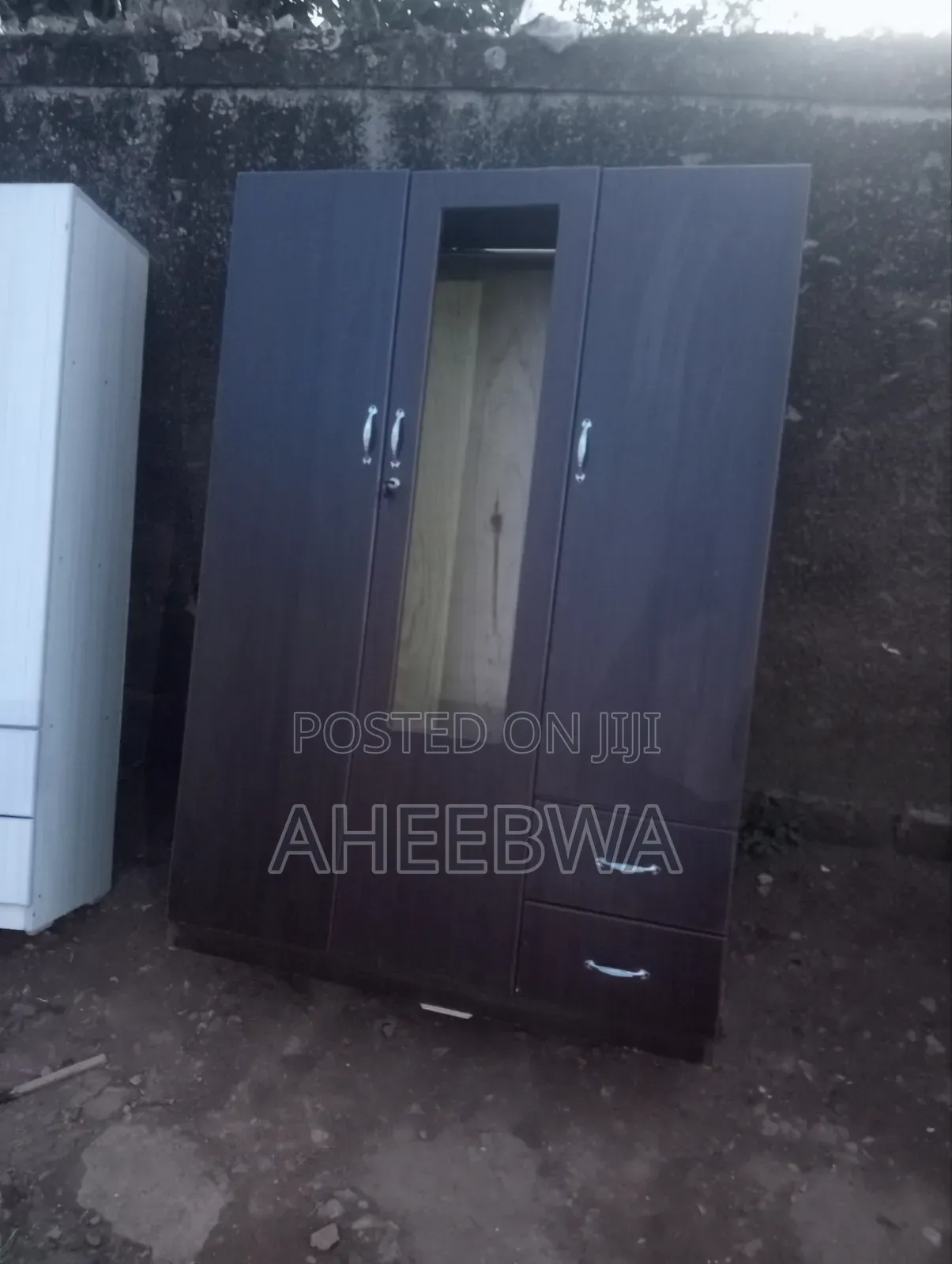 0muka Home Furniture