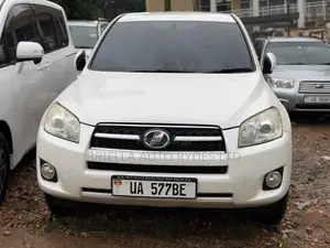 Toyota RAV4 2011 Off white