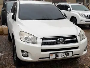 Toyota RAV4 2011 Off white