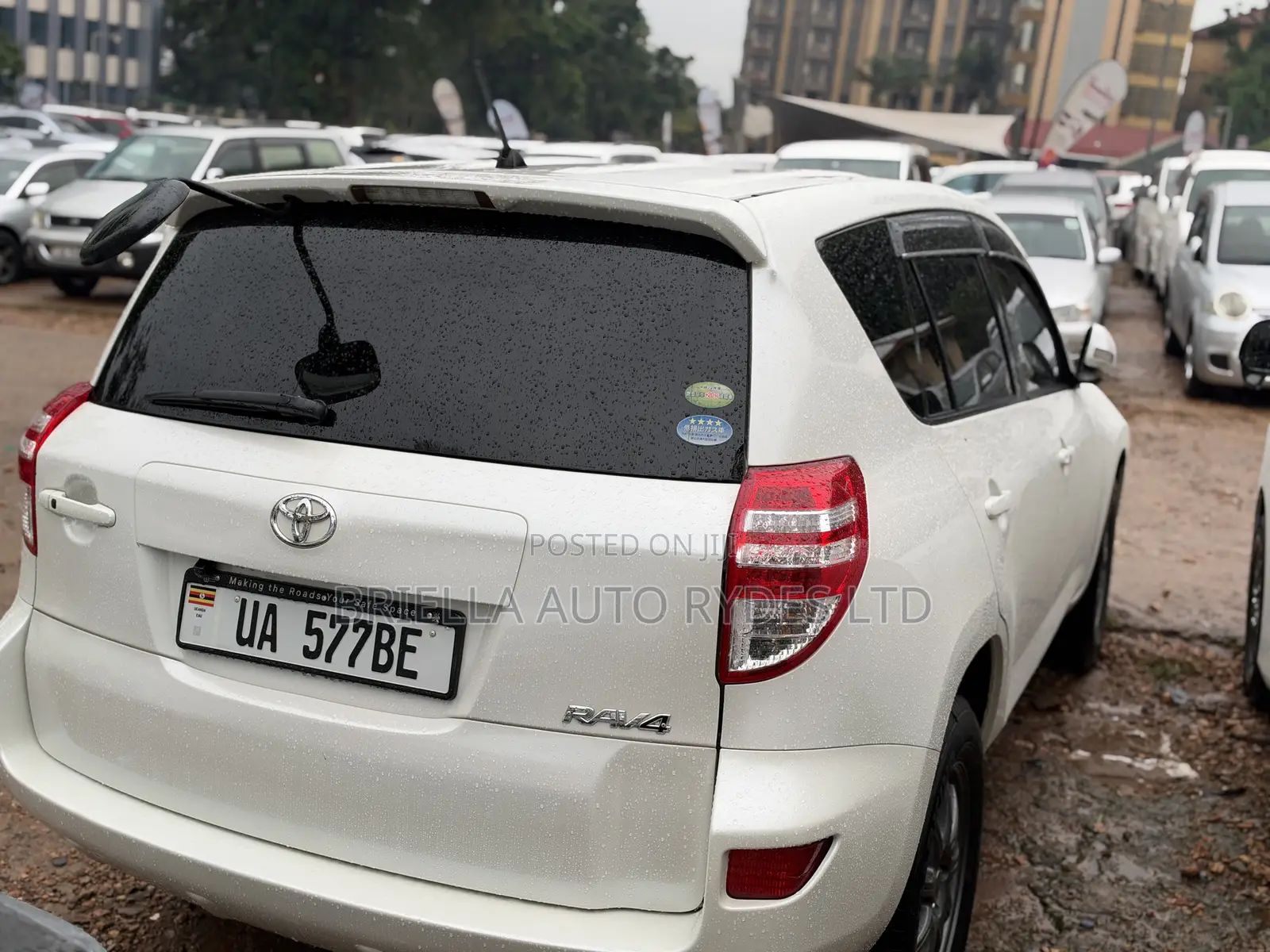 Toyota RAV4 2011 Off white