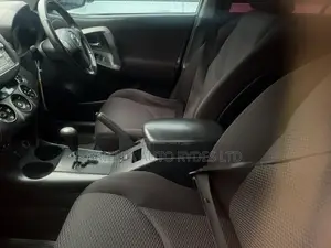 Toyota RAV4 2011 Off white
