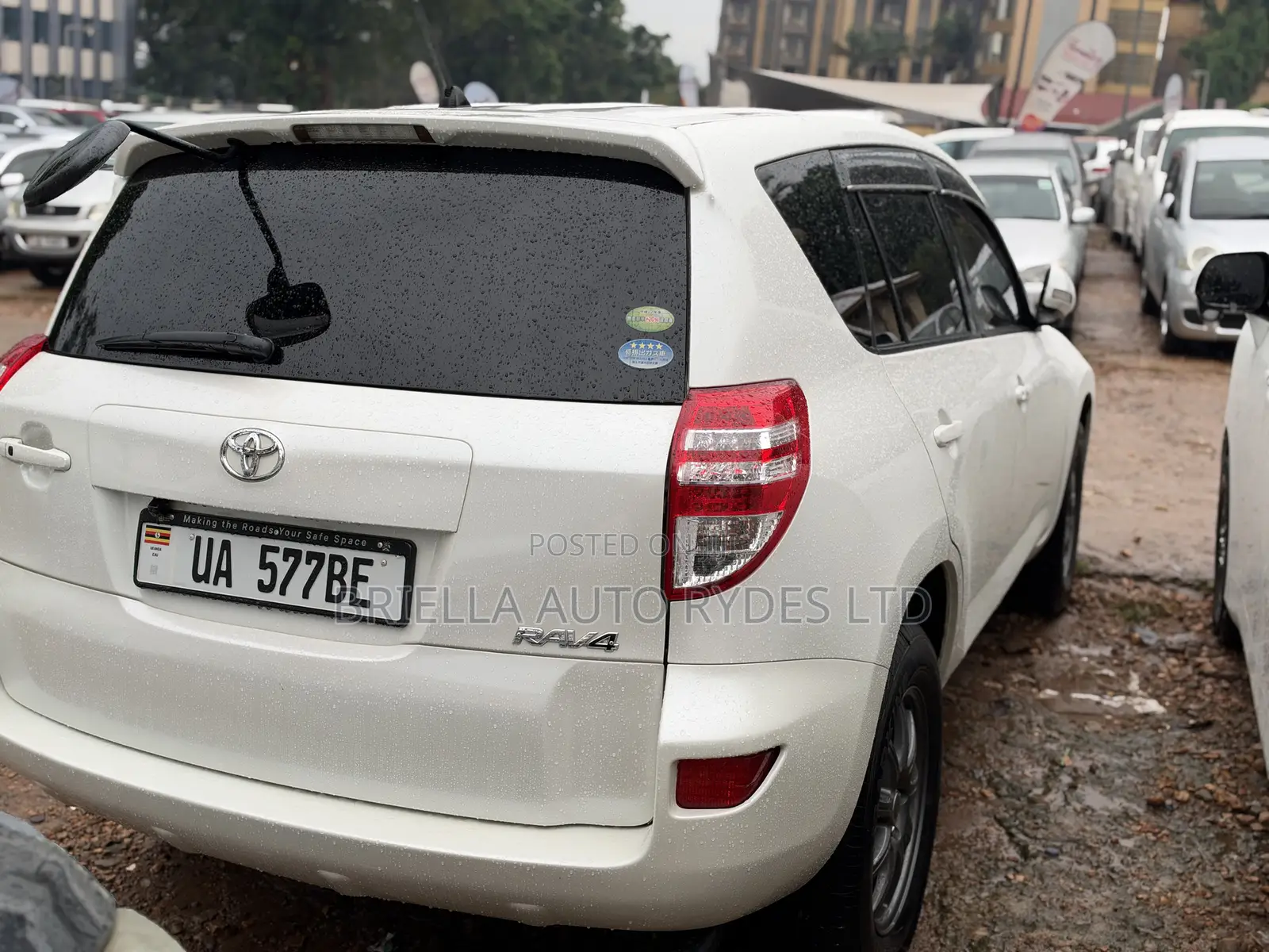 Toyota RAV4 2011 Off white