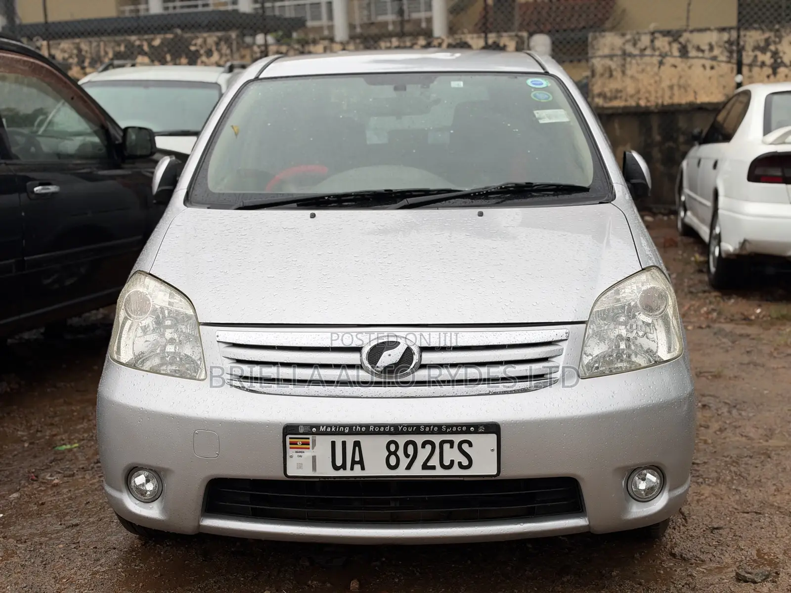 Toyota Raum 2010 Silver