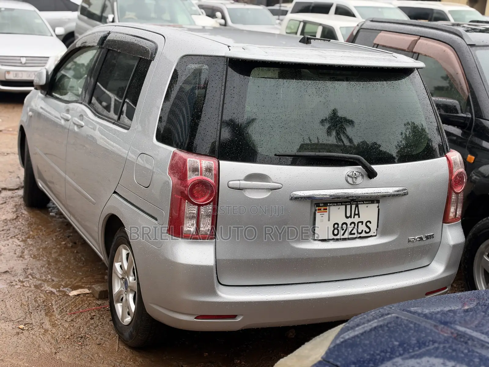 Toyota Raum 2010 Silver