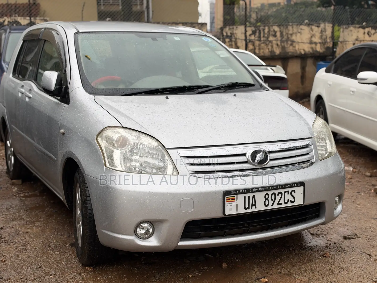 Toyota Raum 2010 Silver