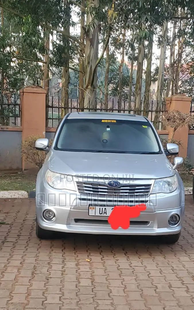 Subaru Forester 2010 Silver
