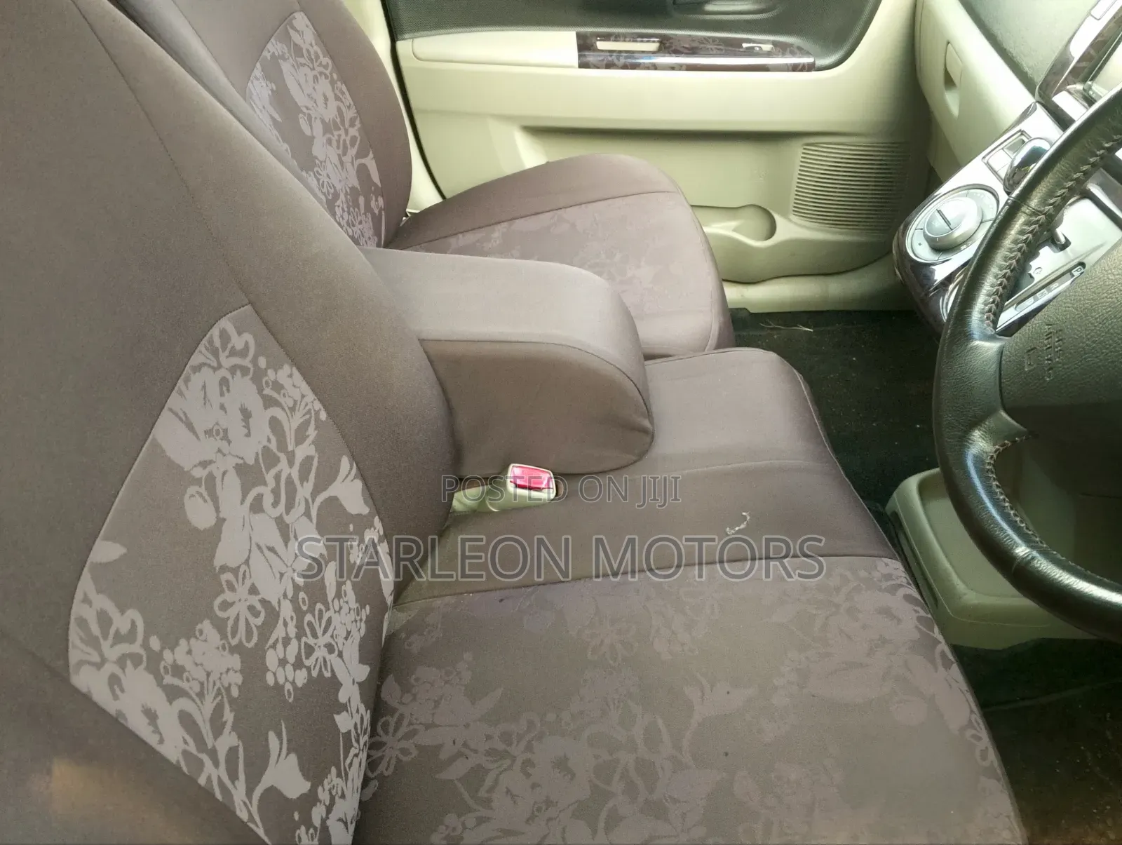Toyota Passo Sette 1.5 AWD 2012 Maroon