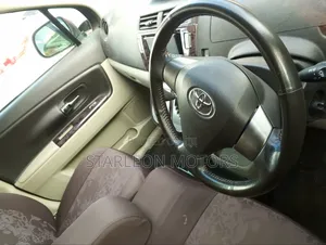 Toyota Passo Sette 1.5 AWD 2012 Maroon