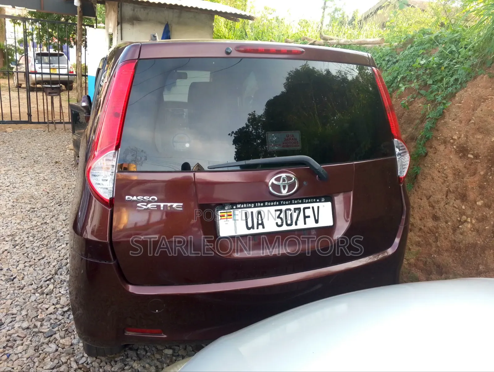 Toyota Passo Sette 1.5 AWD 2012 Maroon