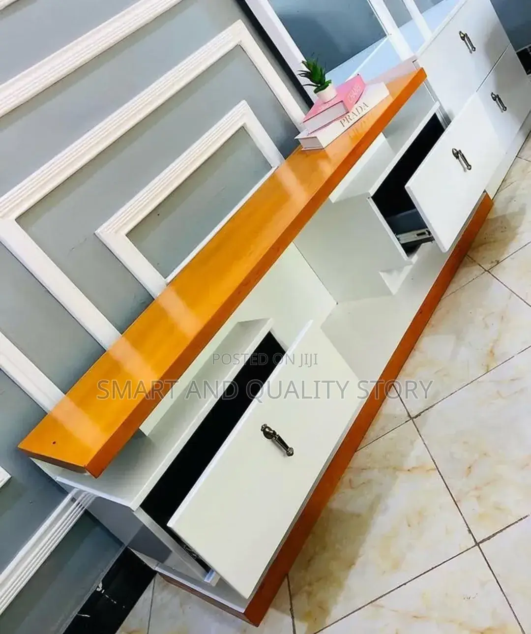 Tvstand/White TV Stand/Unit With Drowers8