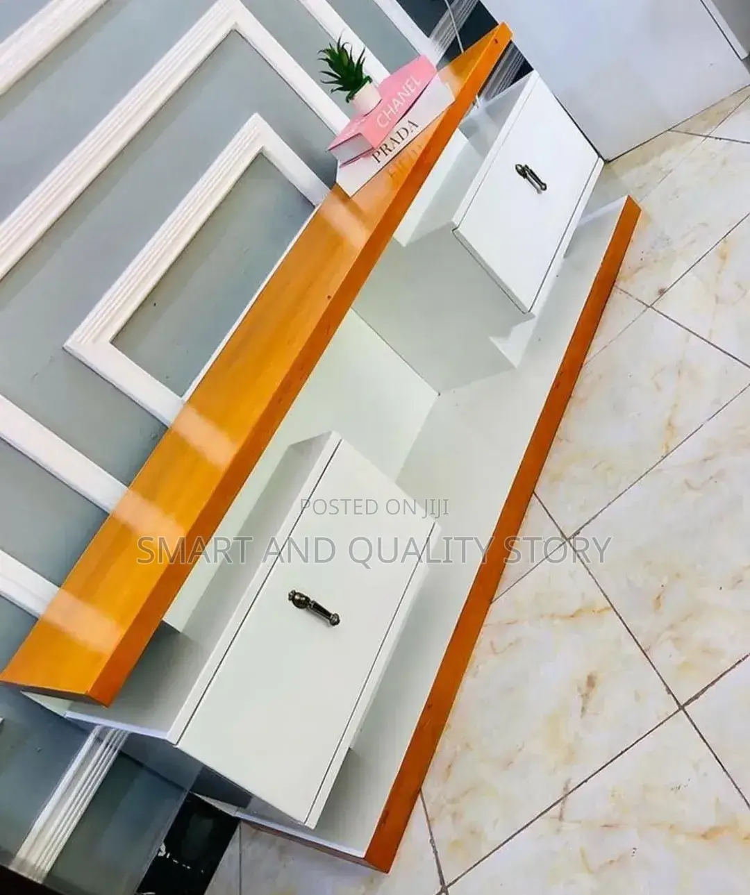 Tvstand/White TV Stand/Unit With Drowers8