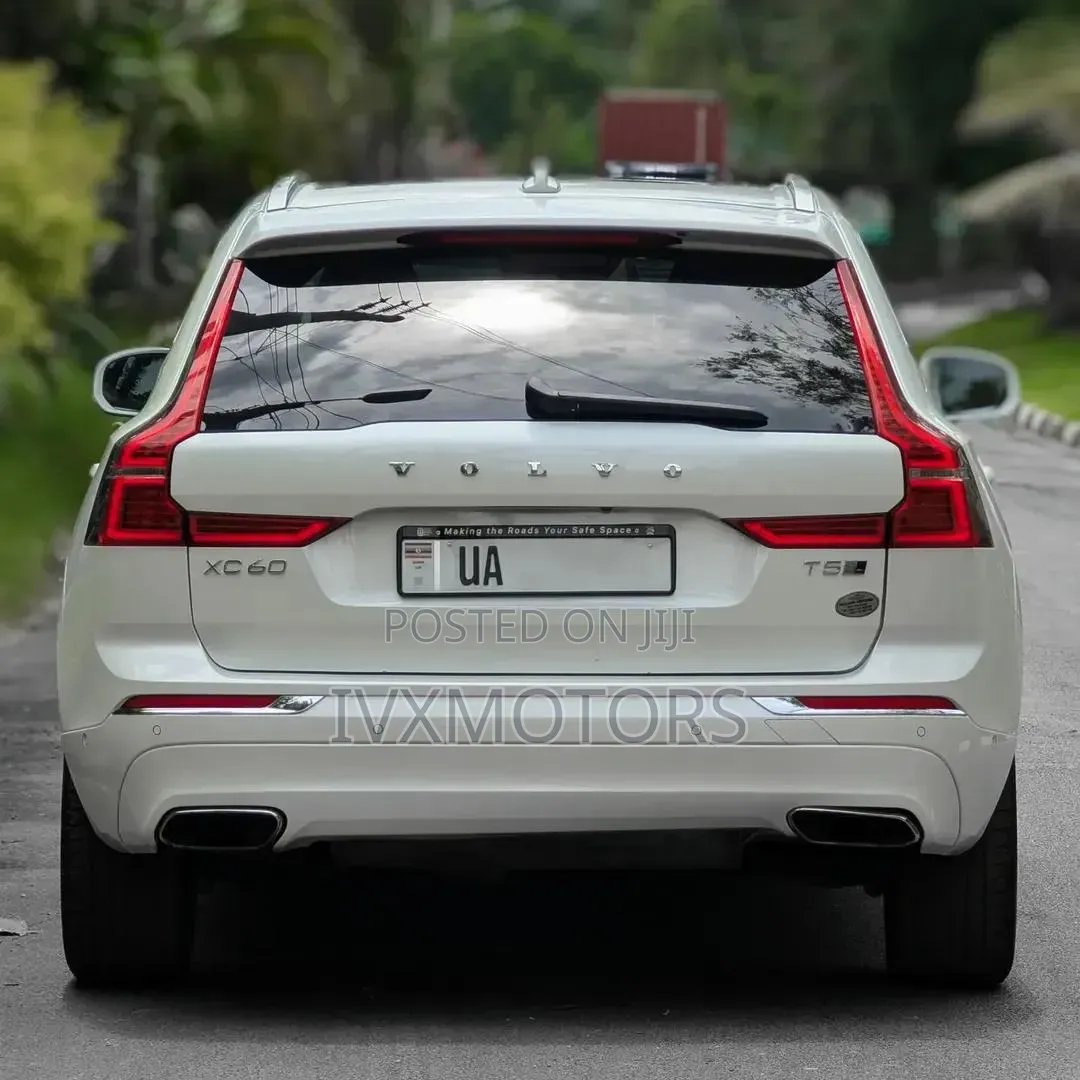 Volvo XC60 T5 Momentum AWD 2018 White
