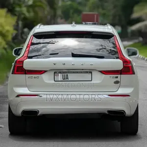 Volvo XC60 T5 Momentum AWD 2018 White
